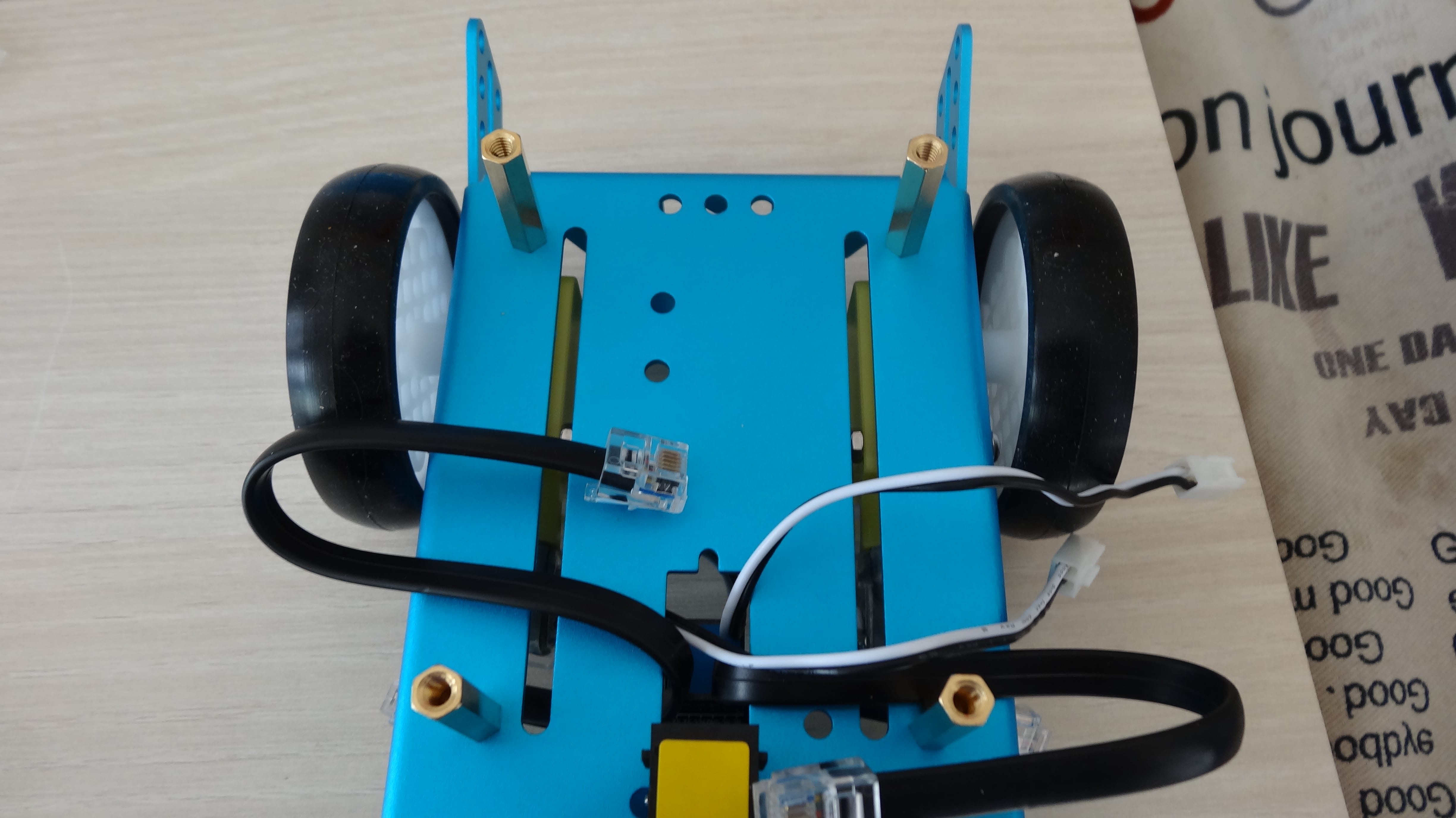 mbot-blue-un-robot-educatif-et-programmable-en-version-2-4-g-tres-interessant-legaragedupc-fr-27
