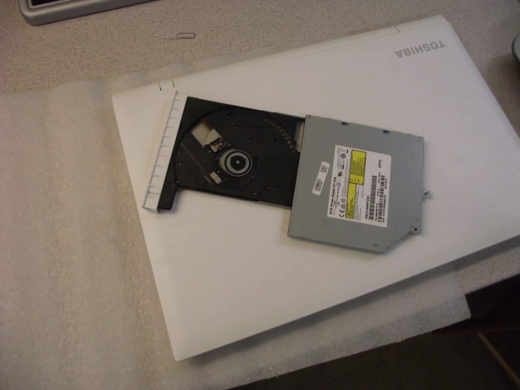 Ajouter un deuxième disque dur dans son ordinateur portable, tutoriel détaillé