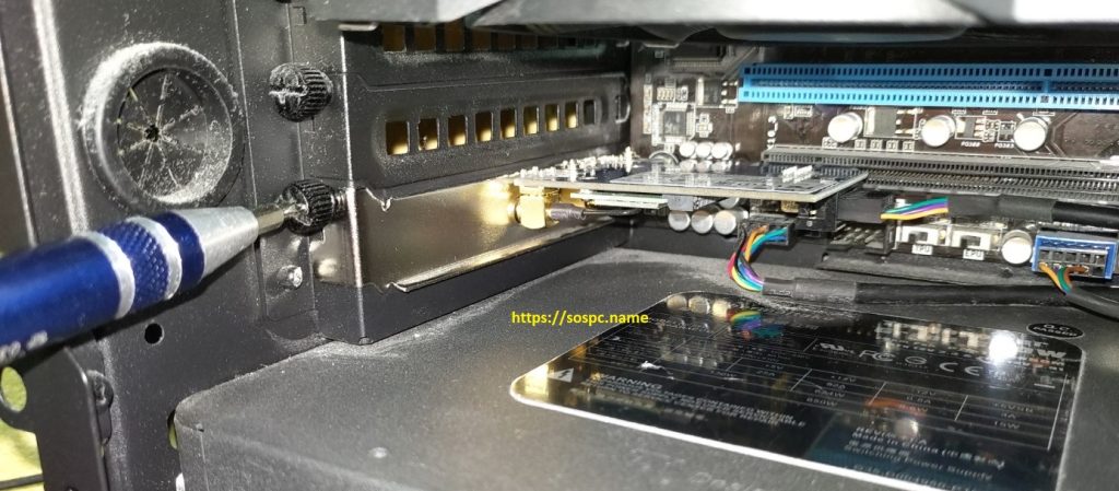 Montage d’une carte PCI Express avec une base d’antenne externe