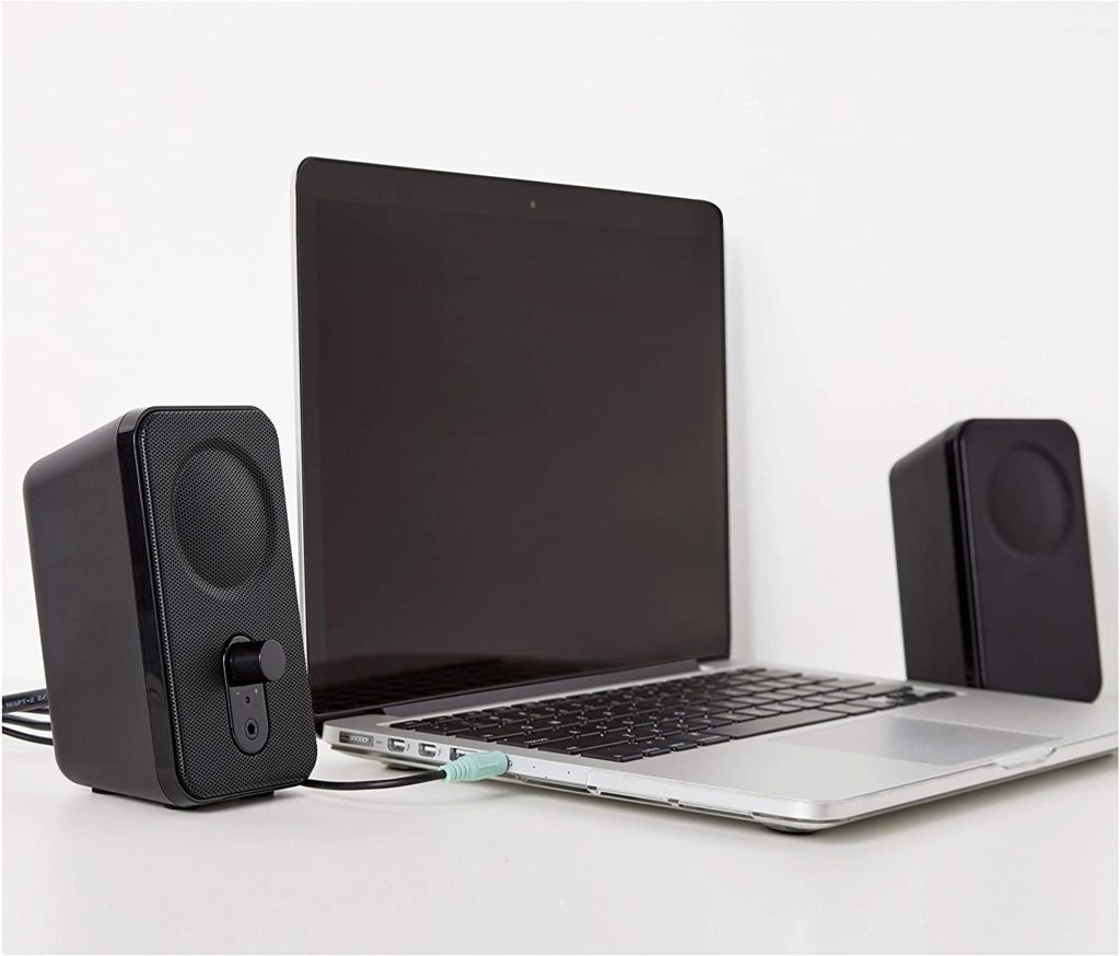 Haut-parleurs pour ordinateurs de bureau ou portables en test